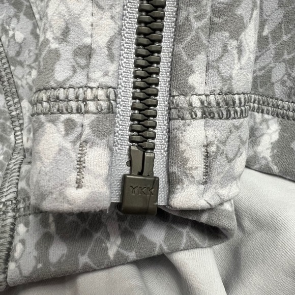 Lululemon Size 10 Hooded Define Jacket Gray White Nulu Camo‎ Starlight Hideaway - Picture 8 of 11